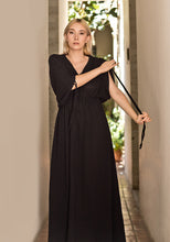 Load image into Gallery viewer, black flugante dress sleeve example