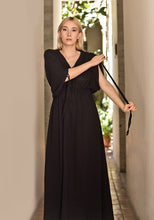 Load image into Gallery viewer, black flugante dress sleeve example
